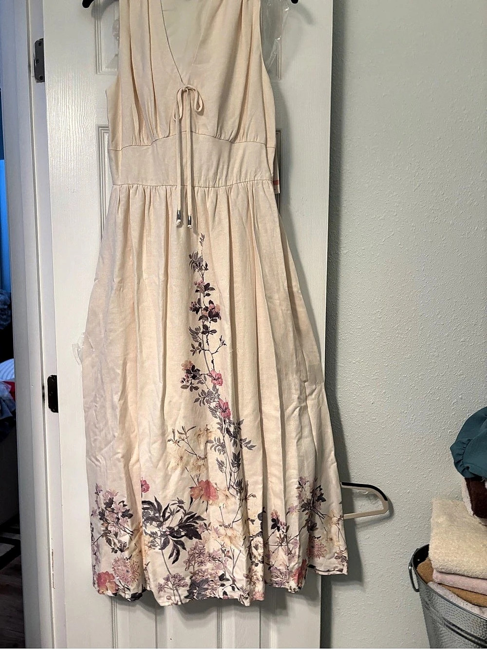 TAYLOR Floral Midi Dress in Cream Size 10 NWT